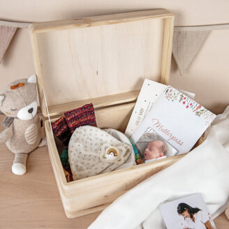 Erinnerungsbox Baby personalisiert "Regenbogen mit Herzen Pastell"